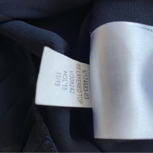 Banana Republic v neck navy sleeveless top ruffle hem tank sheer fabric size S - Picture 11 of 13